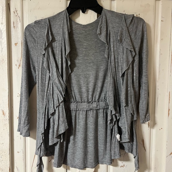 Robin K Tops - Used women’s Heather gray top. Size S